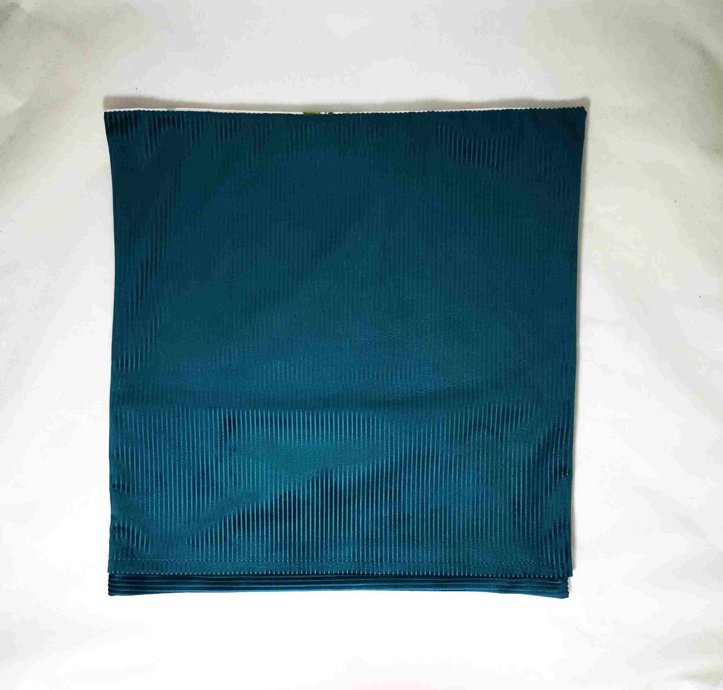 Coussin en velours Tête de mort à la Frida