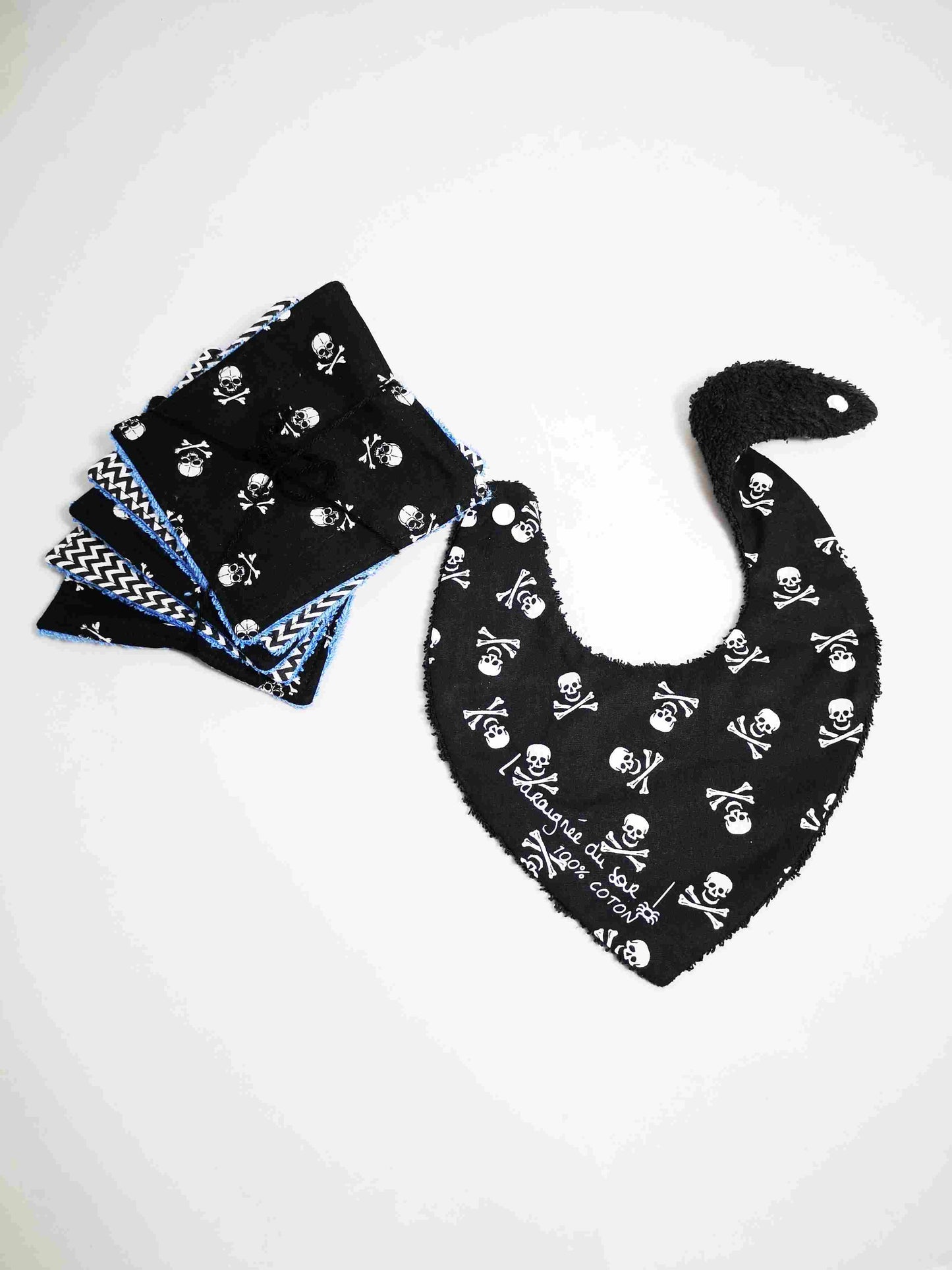 Duo Bavoir et Lingettes Lavables - têtes de mort en bleu- Style Unique pour Bébés Branchés