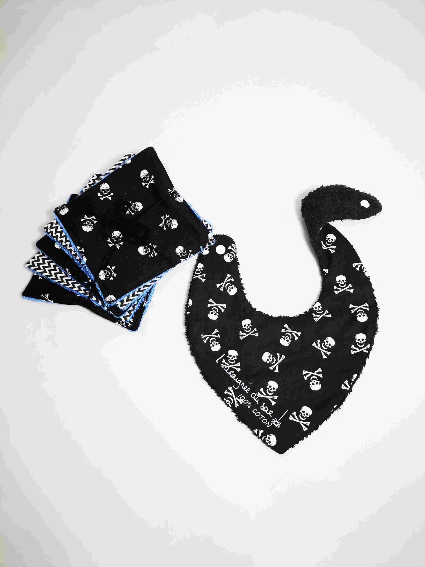 Duo Bavoir et Lingettes Lavables - têtes de mort en bleu- Style Unique pour Bébés Branchés