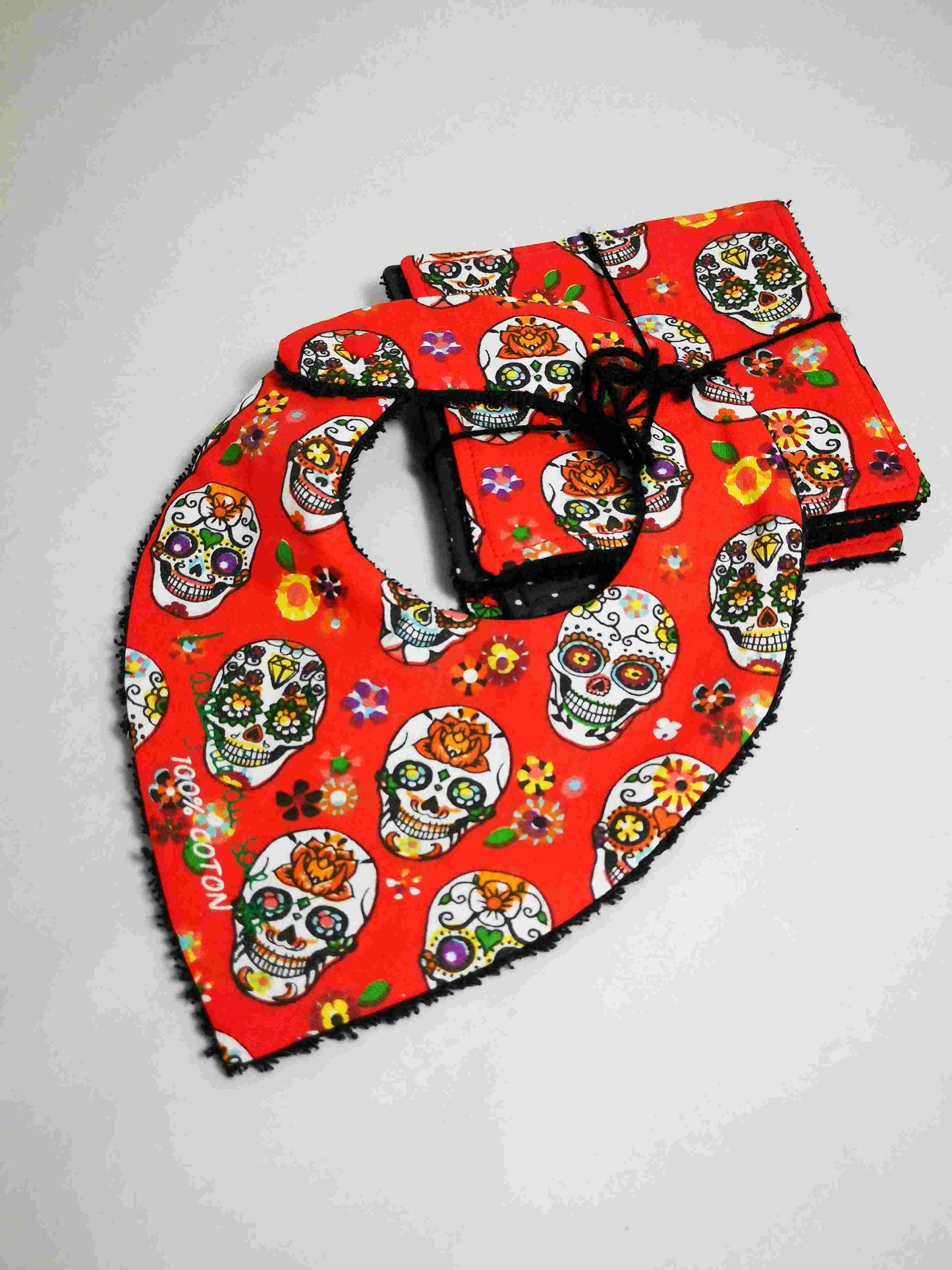 Duo Bavoir et Lingettes Lavables Calaveras en rouge