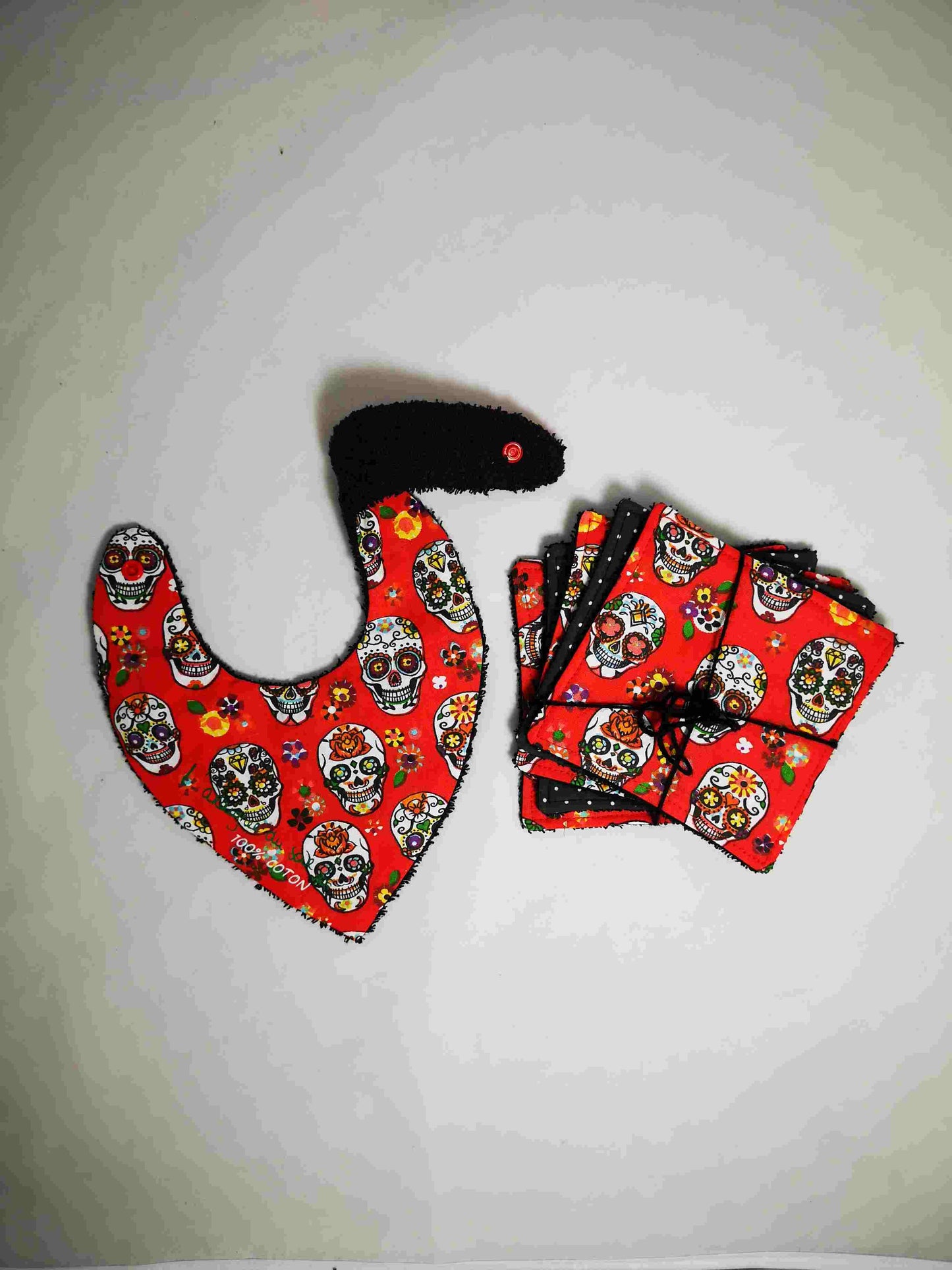 Duo Bavoir et Lingettes Lavables Calaveras en rouge