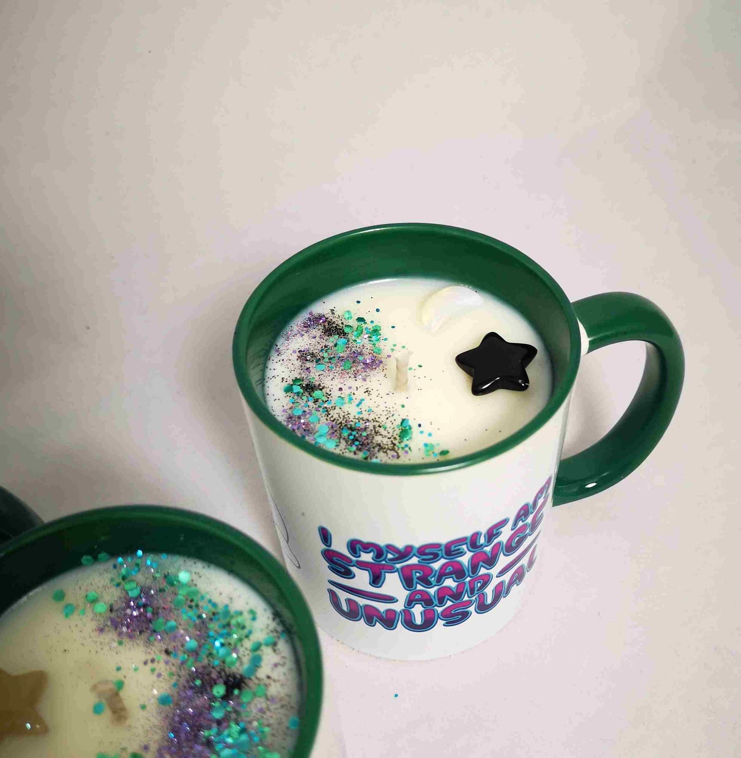 Bougie-tasse "Mademoiselle BeetleJuice" - Parfumée fleurs blanches