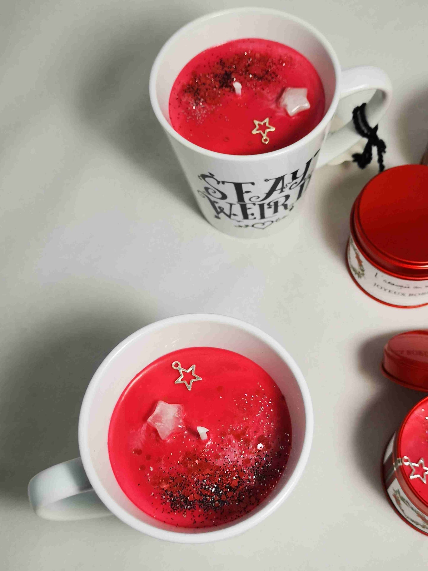 Bougie-tasse "Stay Weird"