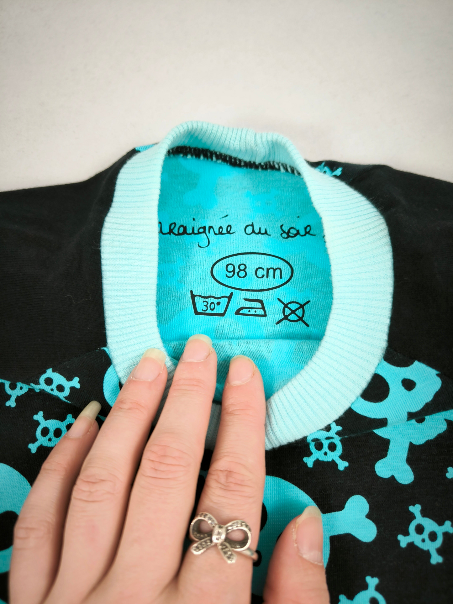T.shirt Têtes de mort turquoises T.98cm/3 ans