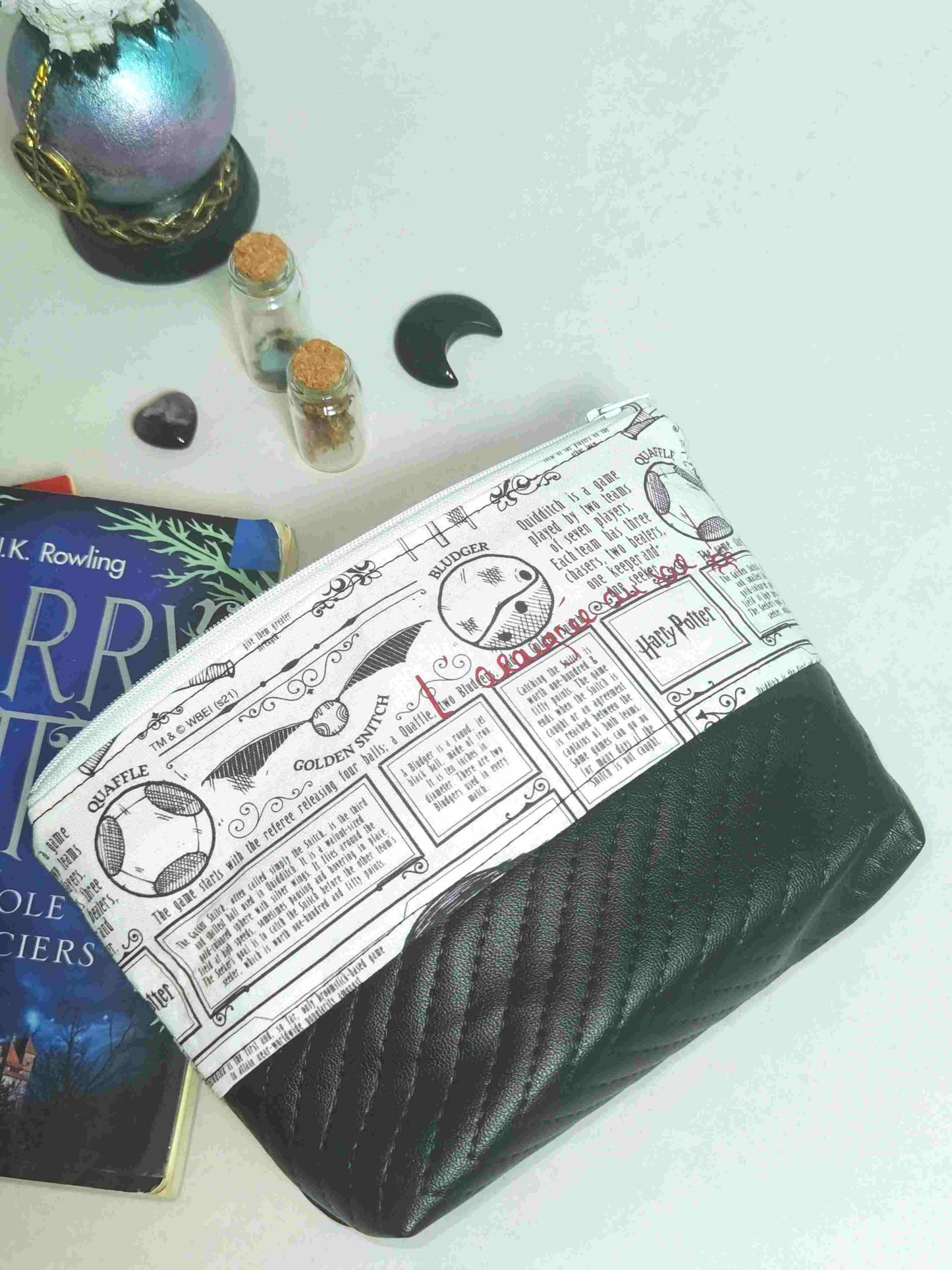 Trousse "La Gazette du Sorcier" en coton et simili