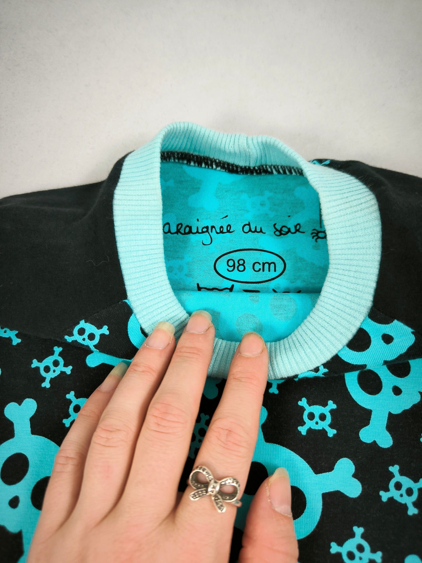 T.shirt Têtes de mort turquoises T.98cm/3 ans