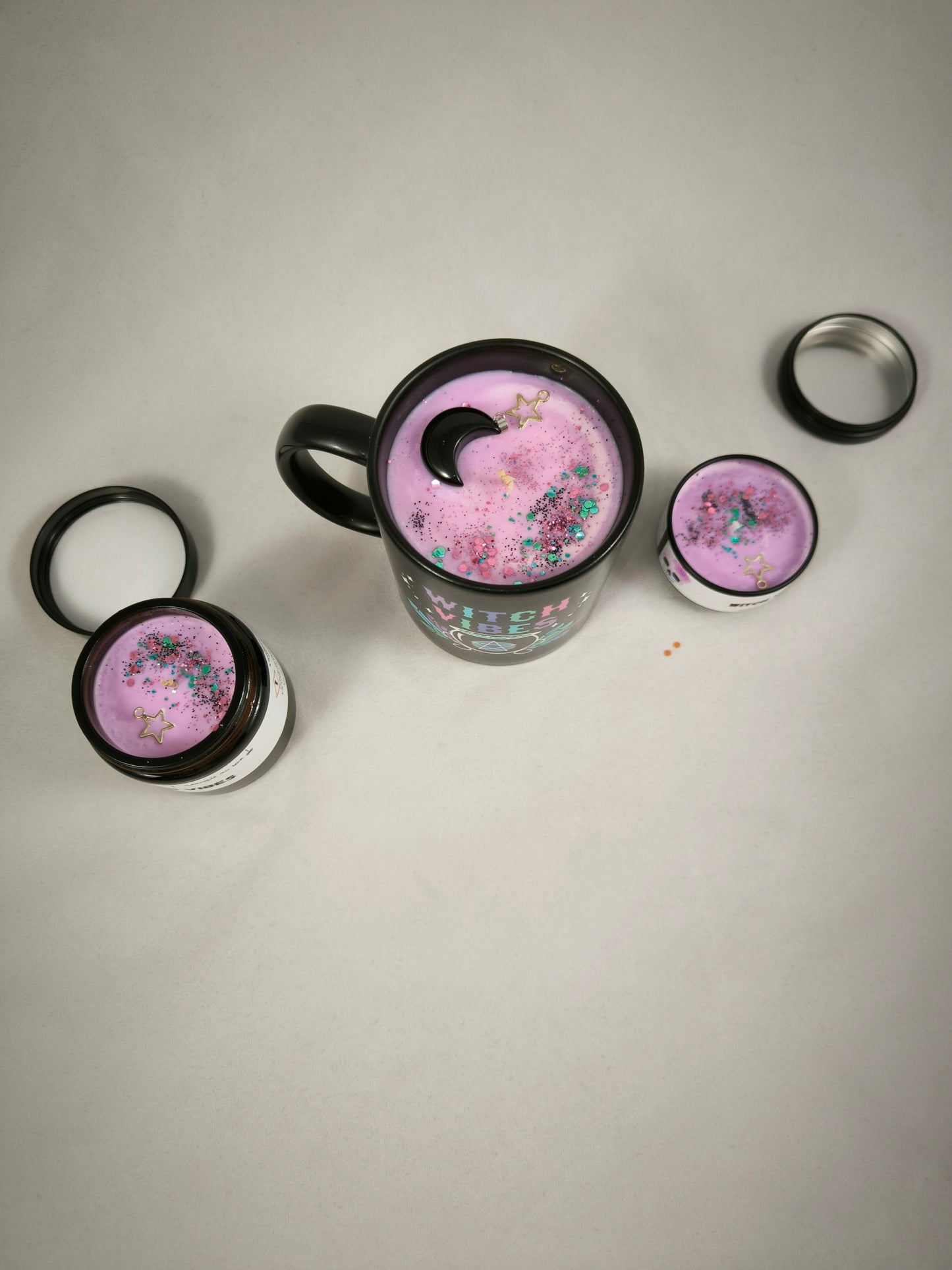 Bougie-tasse "Witch Vibes" - Parfum Fleur de tiaré