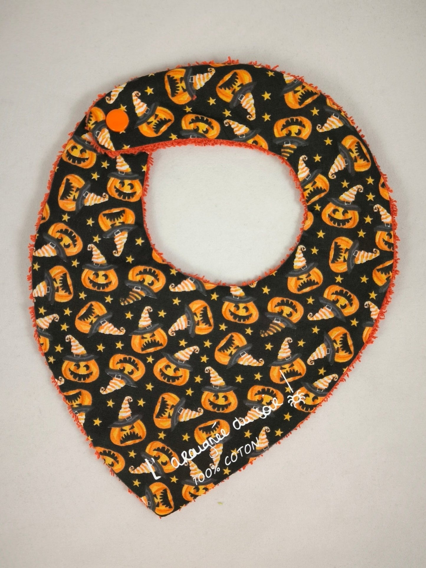 Bavoir Bébé Festif avec Motifs Citrouilles Rigolotes