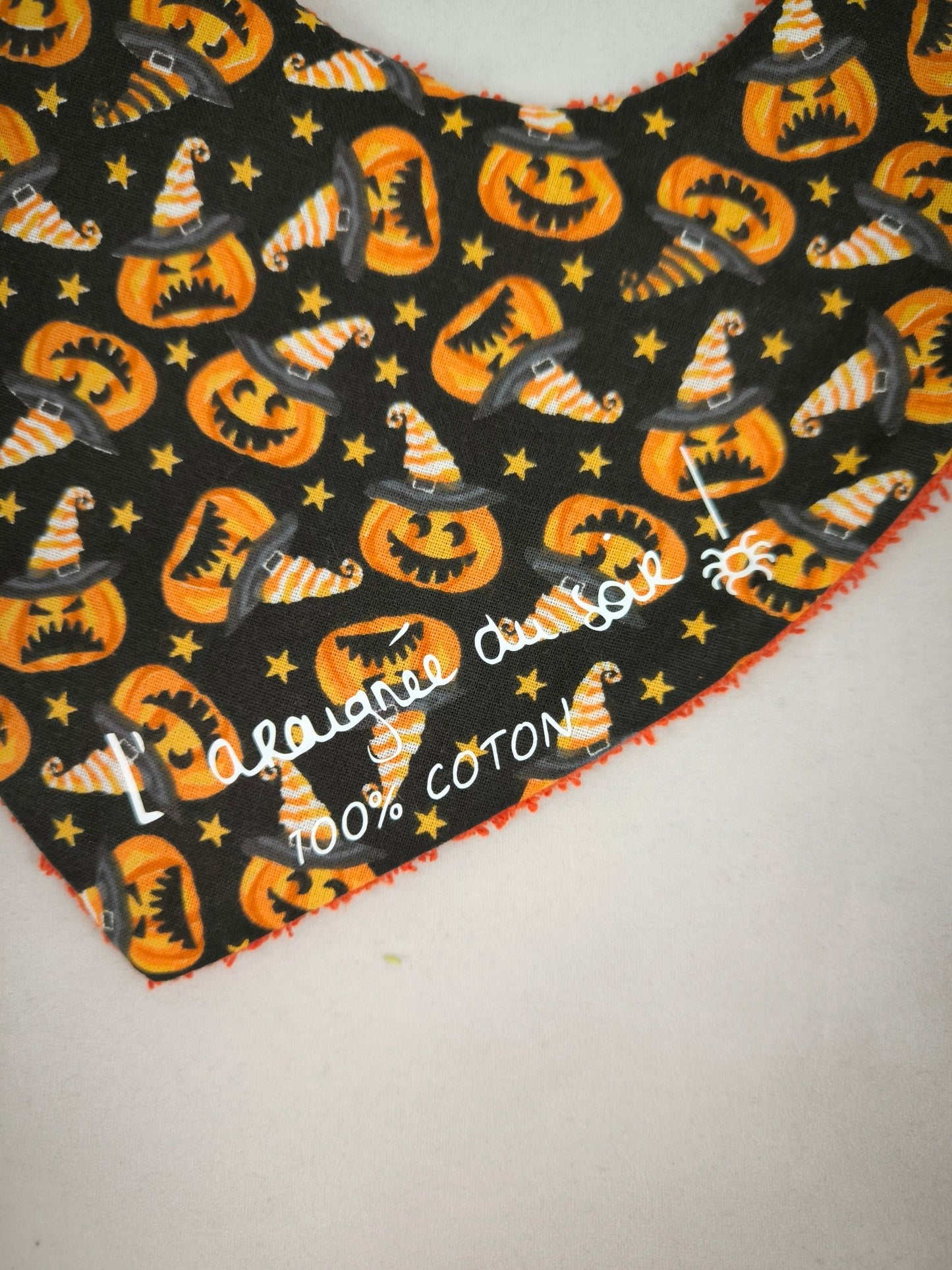 Bavoir Bébé Festif avec Motifs Citrouilles Rigolotes