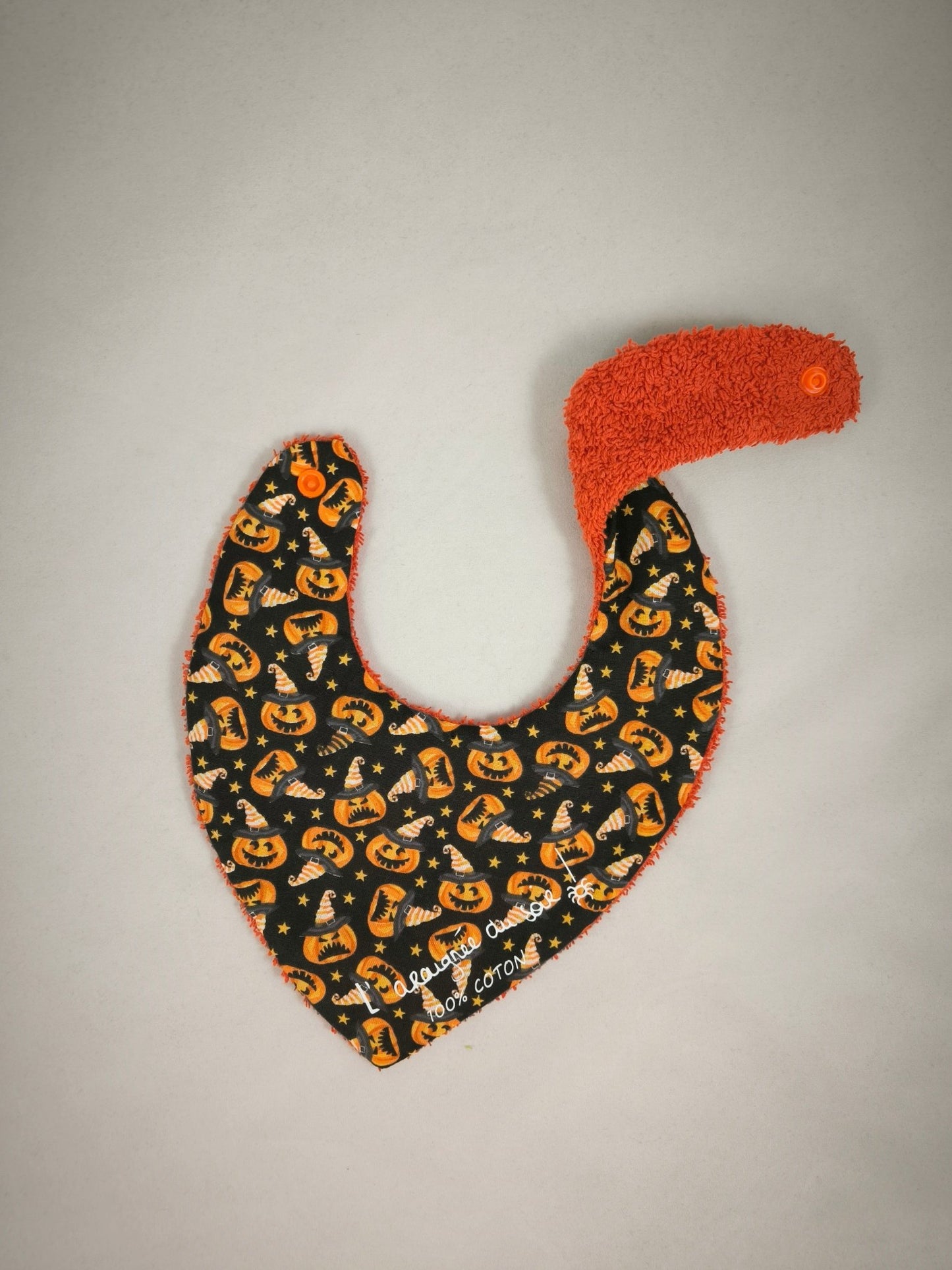 Bavoir Bébé Festif avec Motifs Citrouilles Rigolotes