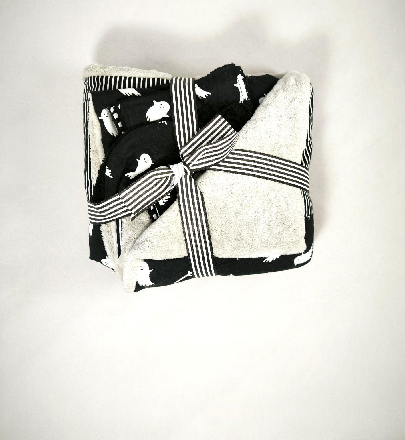 Lot Bébé Halloween Fantomes – Couverture, Bavoir Bandana & Lingettes Lavables