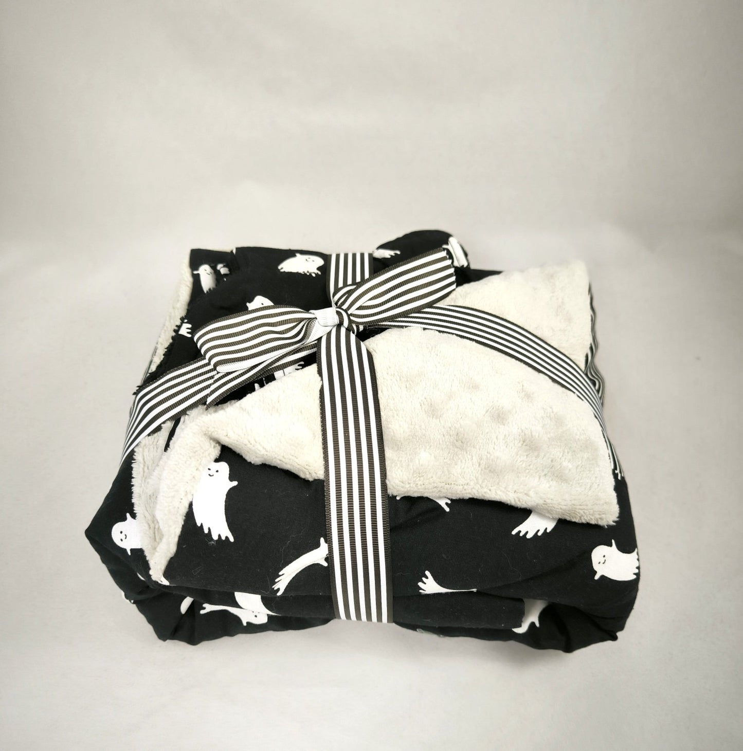 Lot Bébé Halloween Fantomes – Couverture, Bavoir Bandana & Lingettes Lavables
