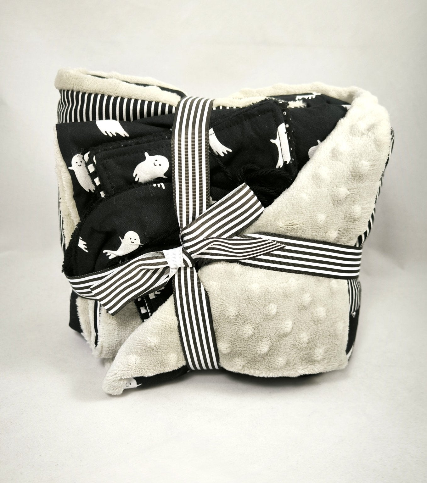 Lot Bébé Halloween Fantomes – Couverture, Bavoir Bandana & Lingettes Lavables