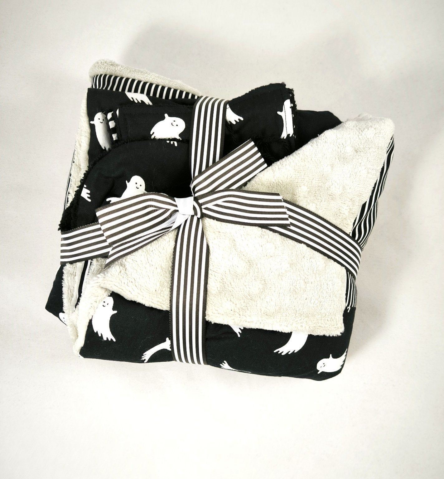 Lot Bébé Halloween Fantomes – Couverture, Bavoir Bandana & Lingettes Lavables