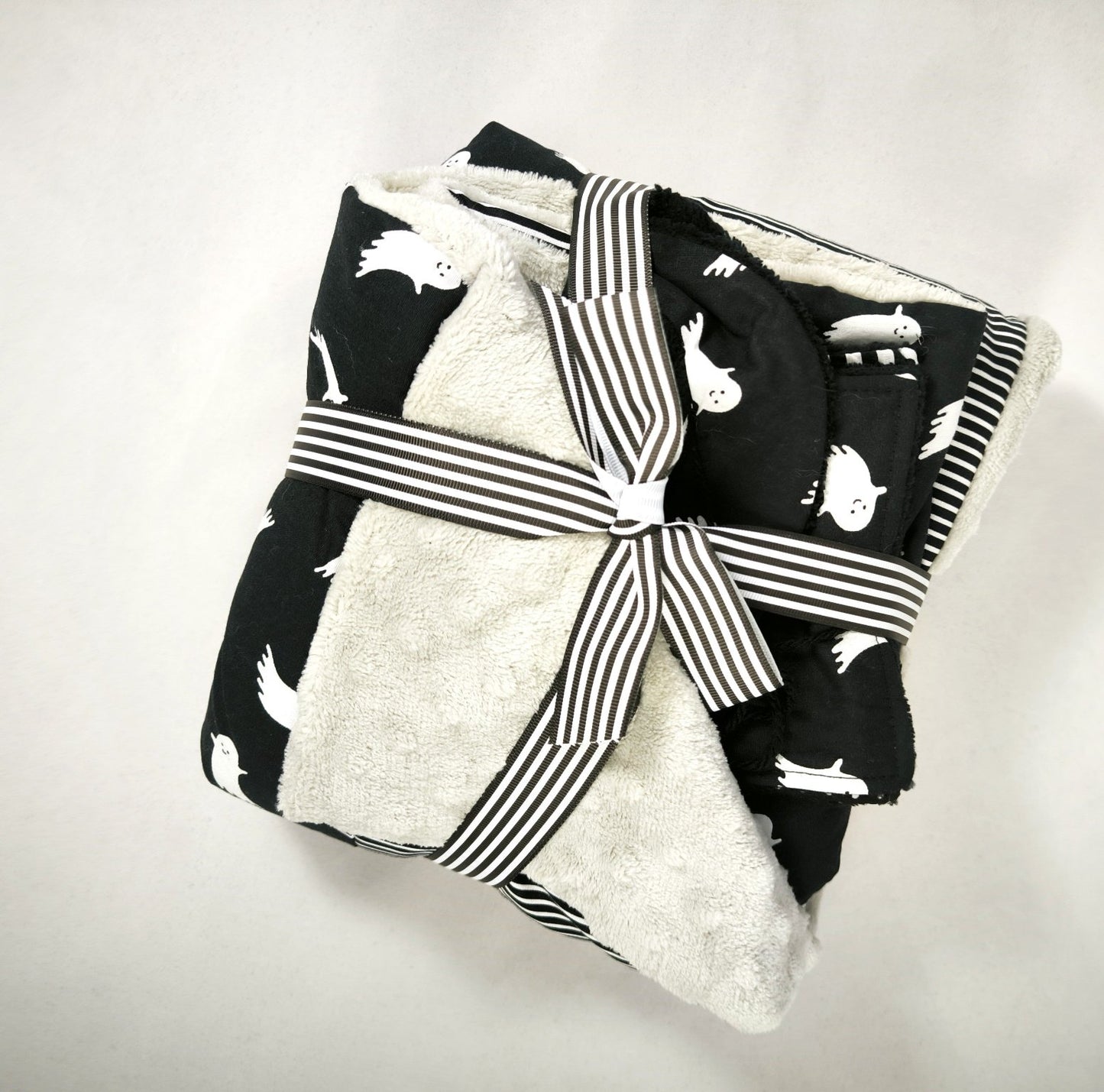 Lot Bébé Halloween Fantomes – Couverture, Bavoir Bandana & Lingettes Lavables