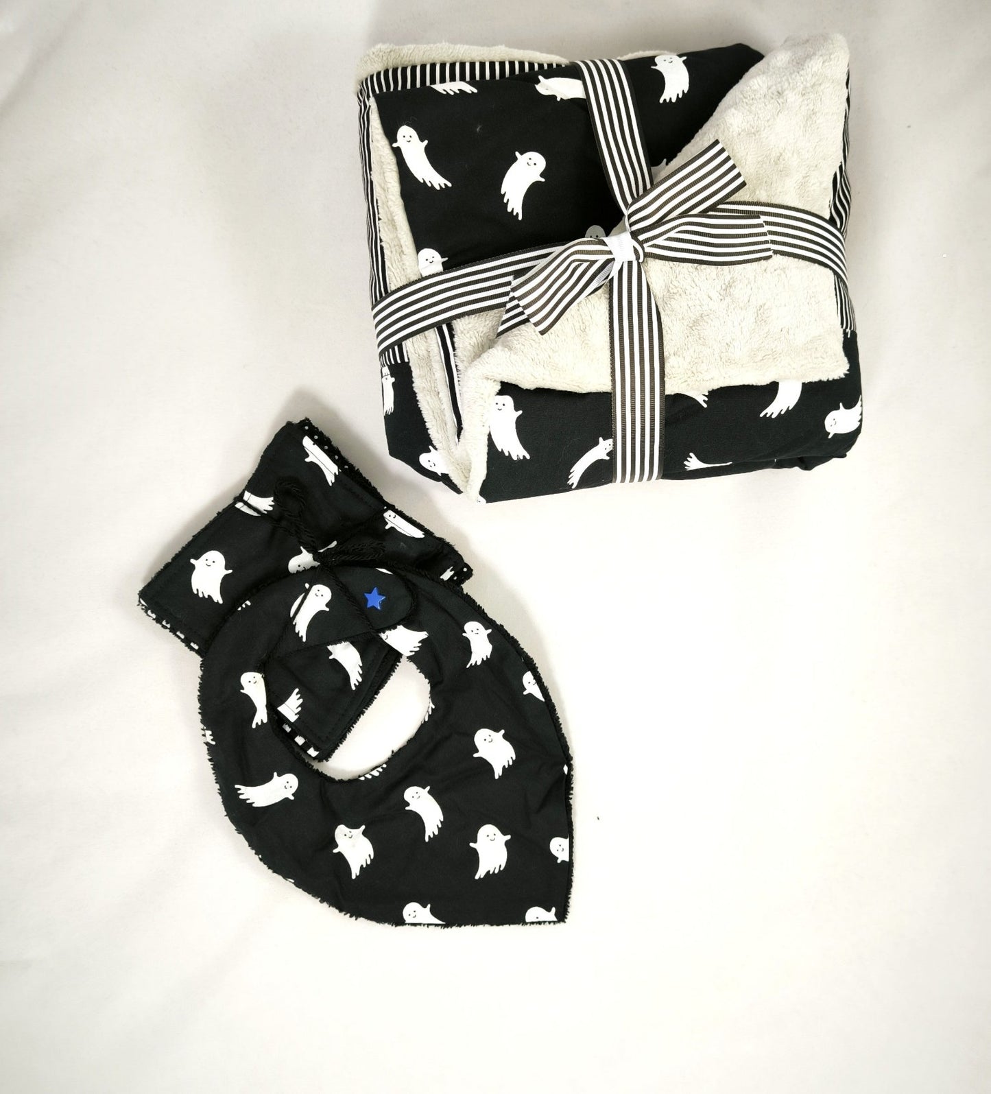 Lot Bébé Halloween Fantomes – Couverture, Bavoir Bandana & Lingettes Lavables