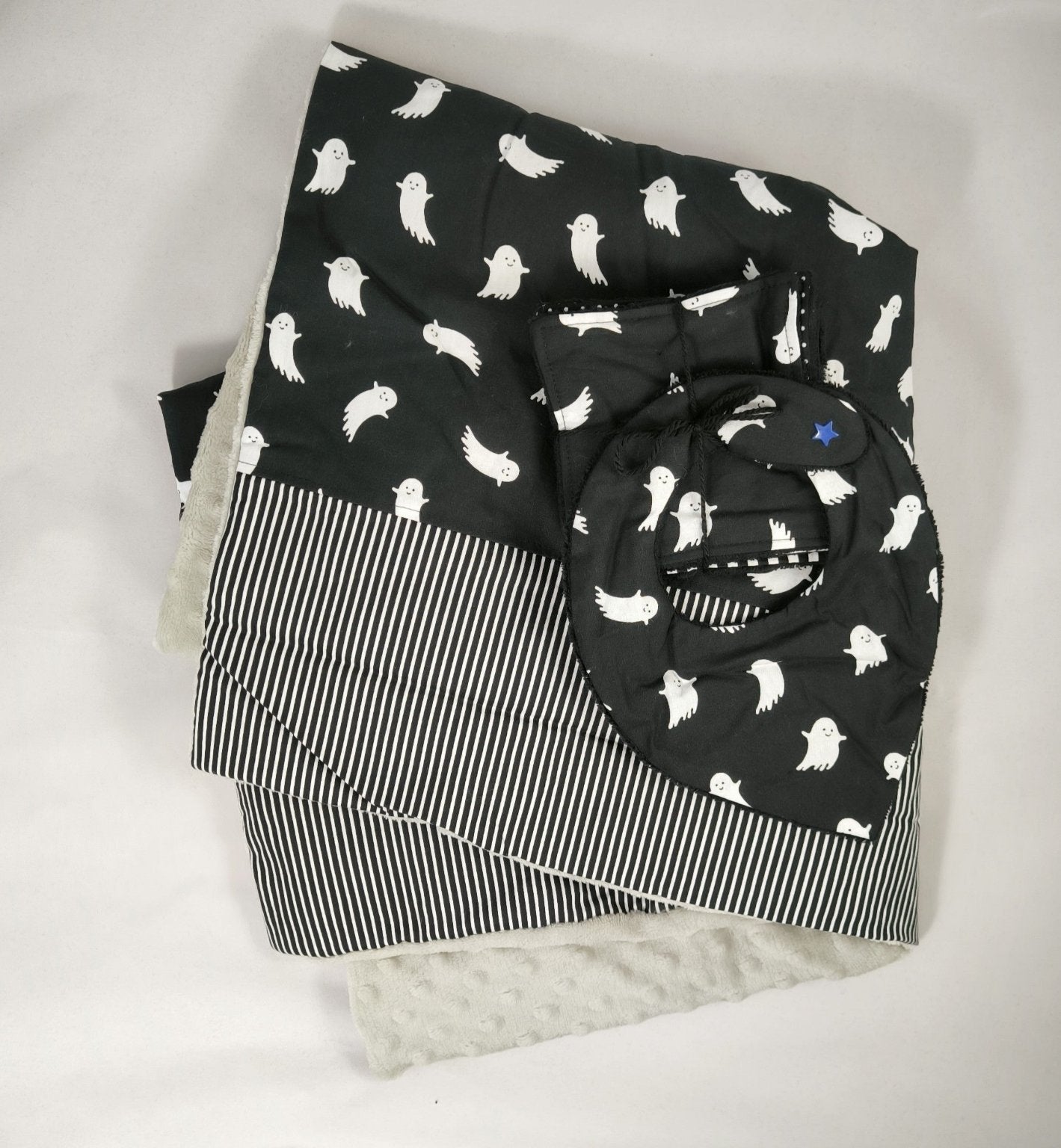 Lot Bébé Halloween Fantomes – Couverture, Bavoir Bandana & Lingettes Lavables