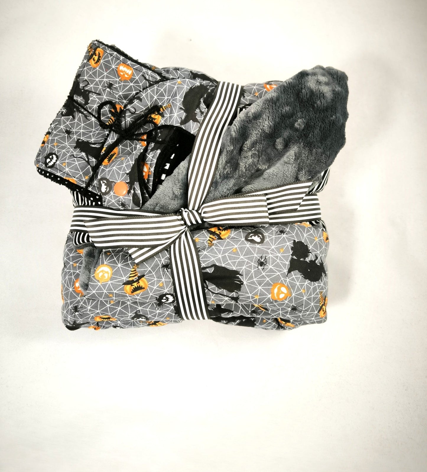 Lot Bébé Halloween gris – Couverture, Bavoir Bandana & Lingettes Lavables