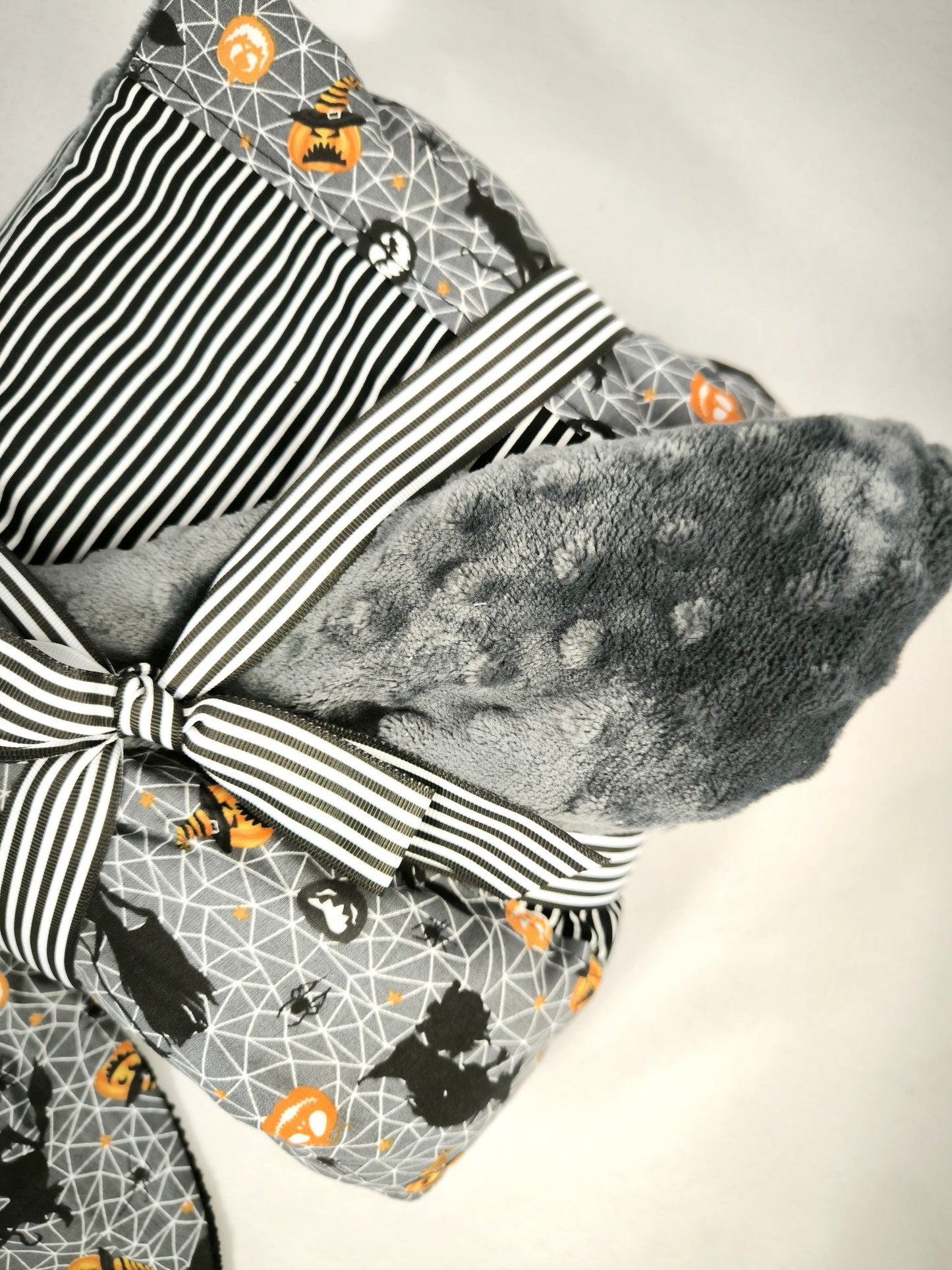 Lot Bébé Halloween gris – Couverture, Bavoir Bandana & Lingettes Lavables