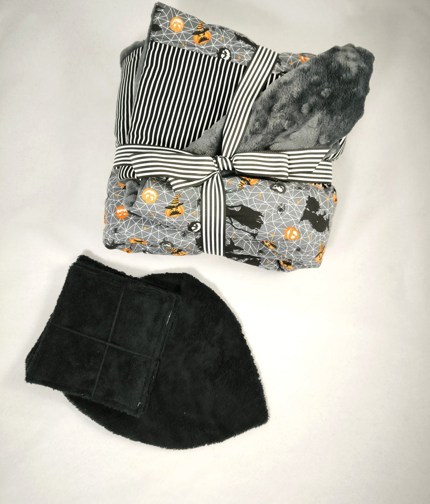Lot Bébé Halloween gris – Couverture, Bavoir Bandana & Lingettes Lavables