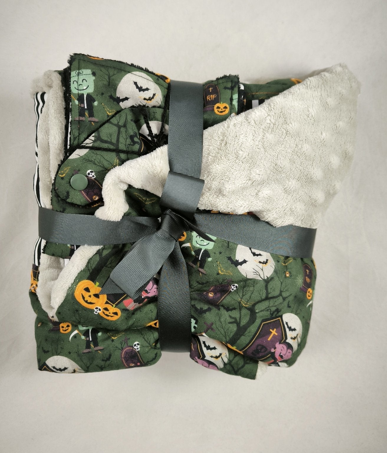 Lot Bébé Halloween vert – Couverture, Bavoir Bandana & Lingettes Lavables