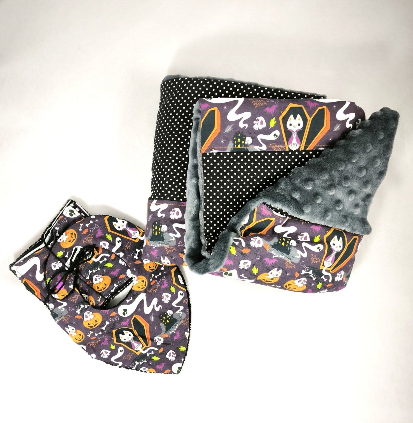Lot pour Bébé Spécial Halloween - Couverture Douce, Bavoir et Lingettes