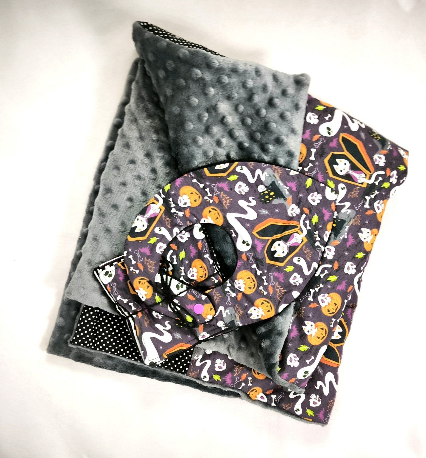 Lot pour Bébé Spécial Halloween - Couverture Douce, Bavoir et Lingettes