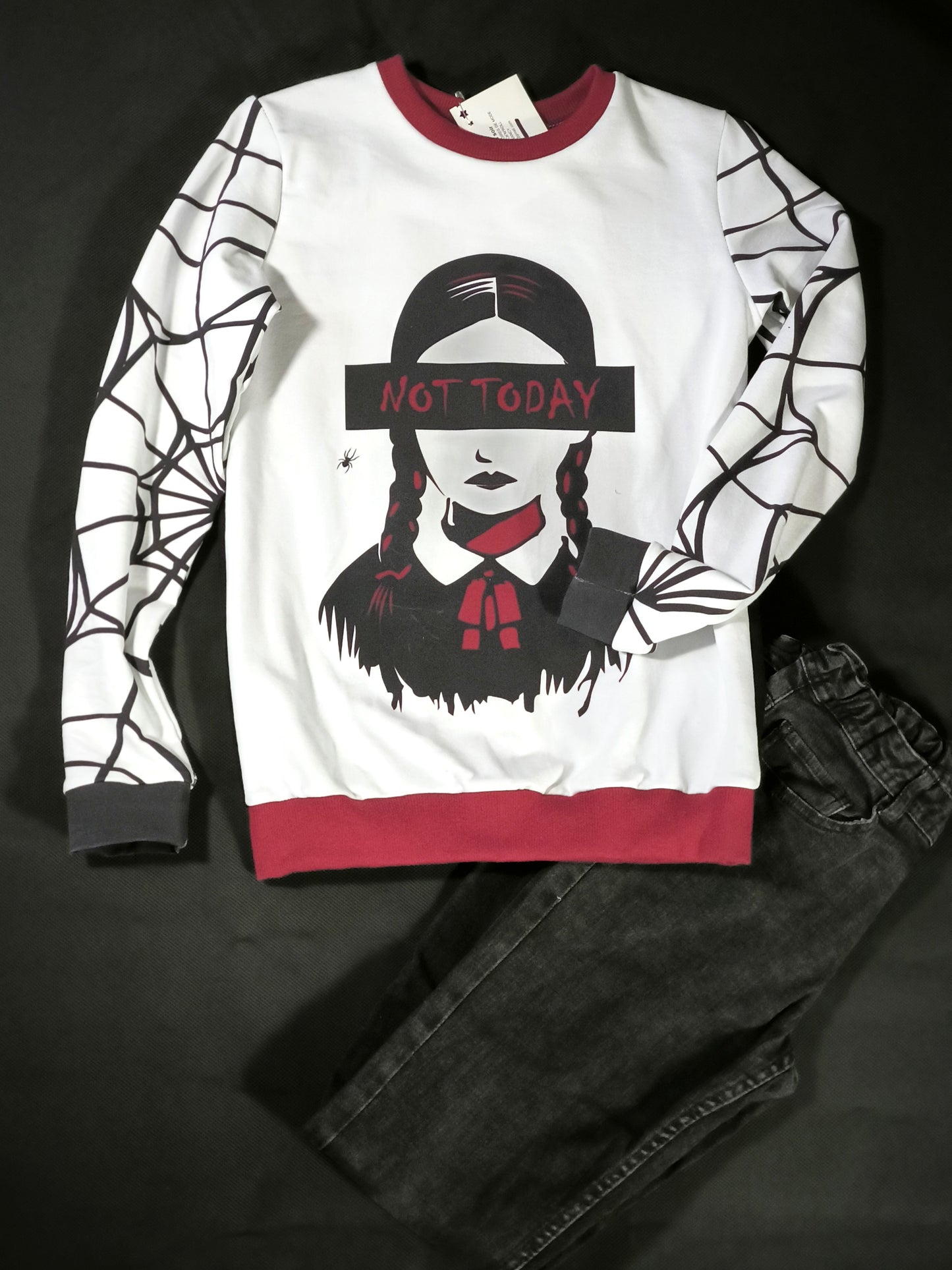 Sweat "Mercredi" T.11-12 ans/146-152 cm