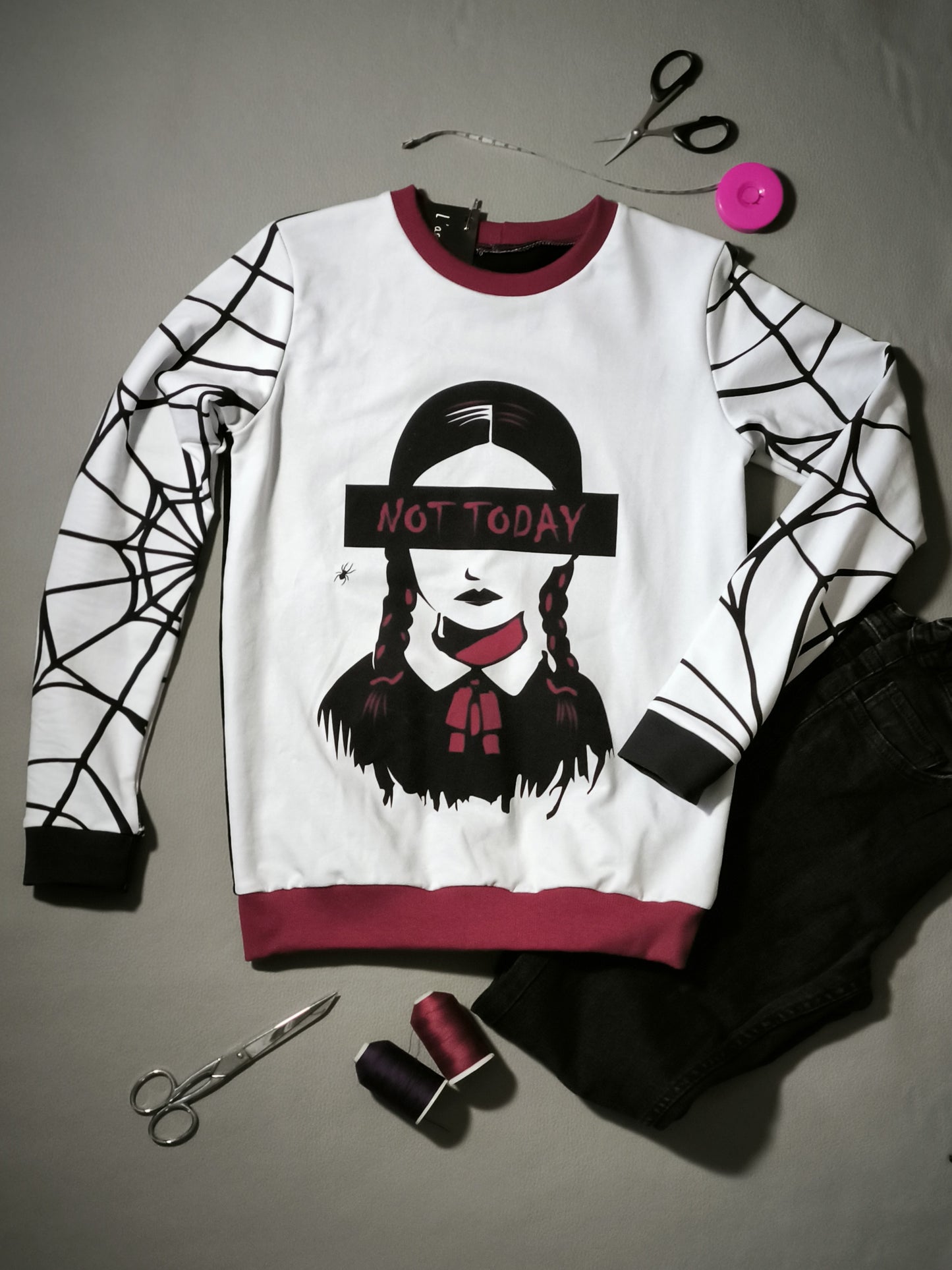 Sweat "Mercredi" T.11-12 ans/146-152 cm