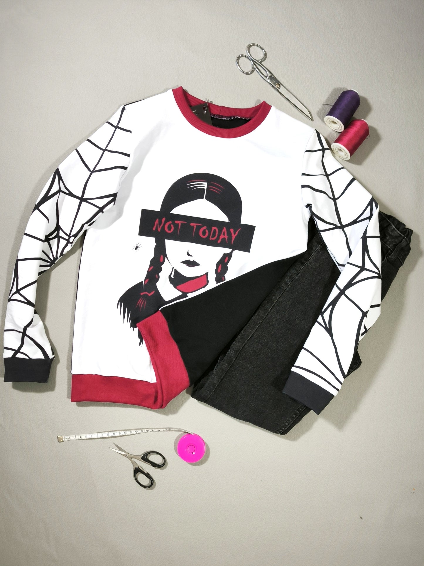 Sweat "Mercredi" T.11-12 ans/146-152 cm