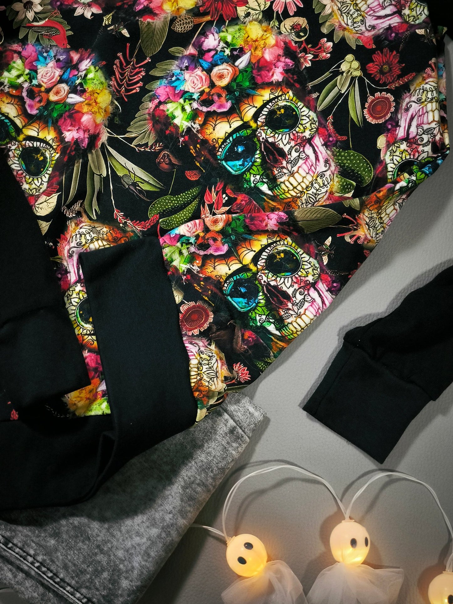 Sweat à Capuche Têtes de Mort Colorées T.10ans/140 cm