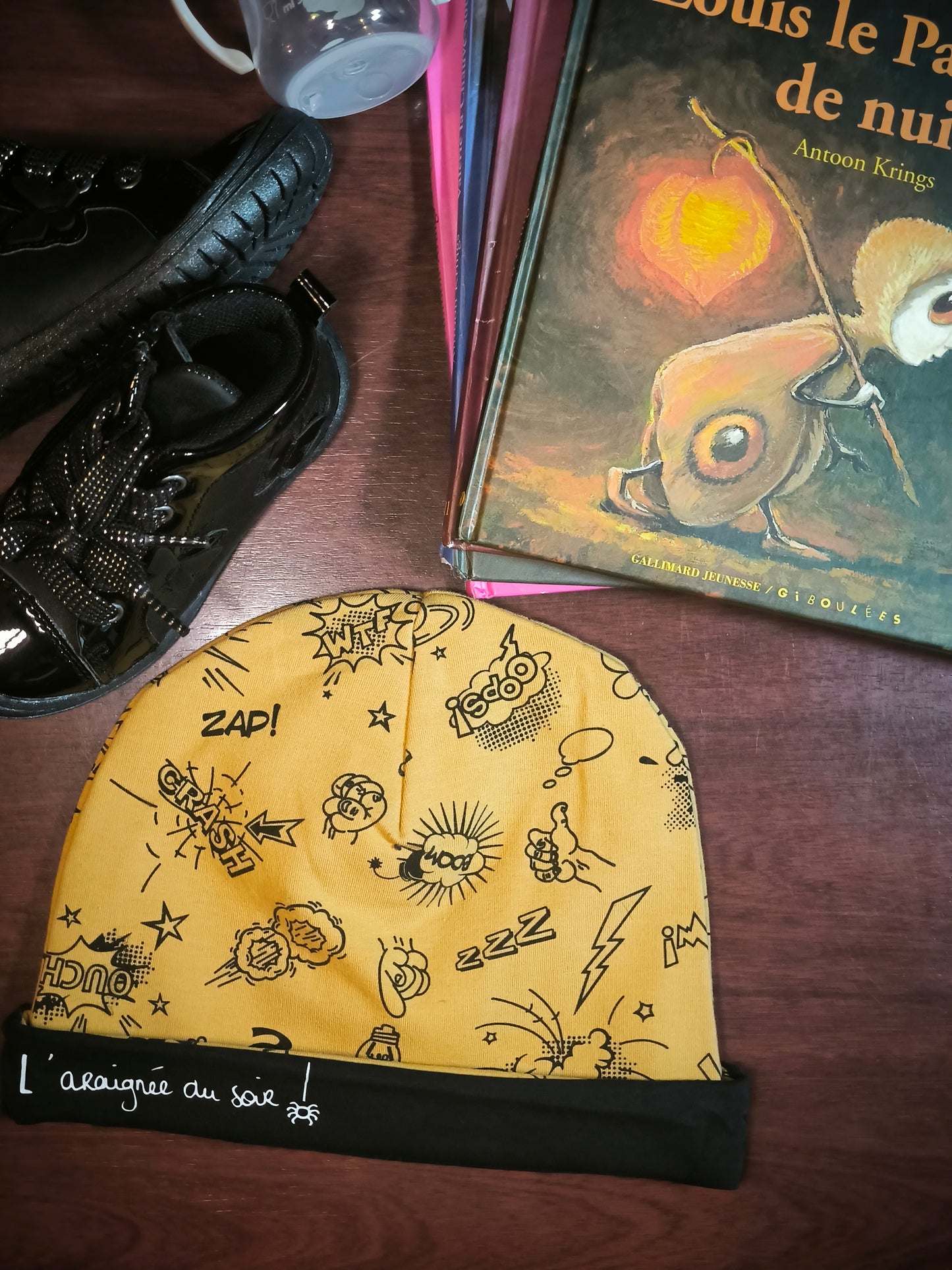 Bonnet réversible style BD moutarde *enfant*