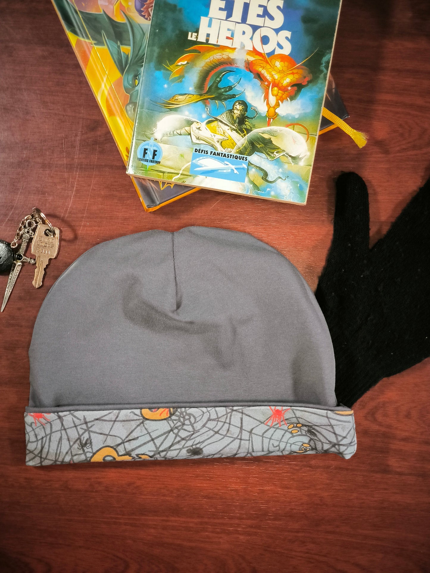 Bonnet réversible têtes de mort en gris *enfant*