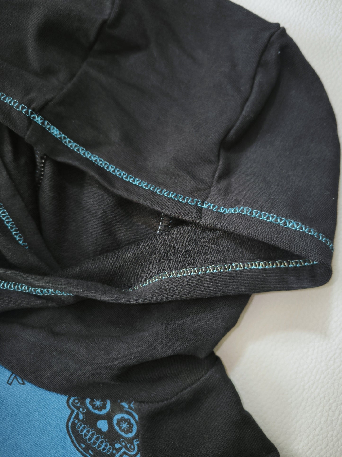 Sweat bleu crânes T.6ans/116 cm