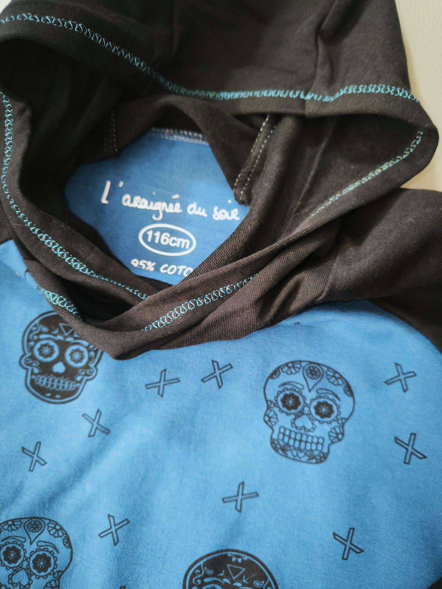 Sweat bleu crânes T.6ans/116 cm