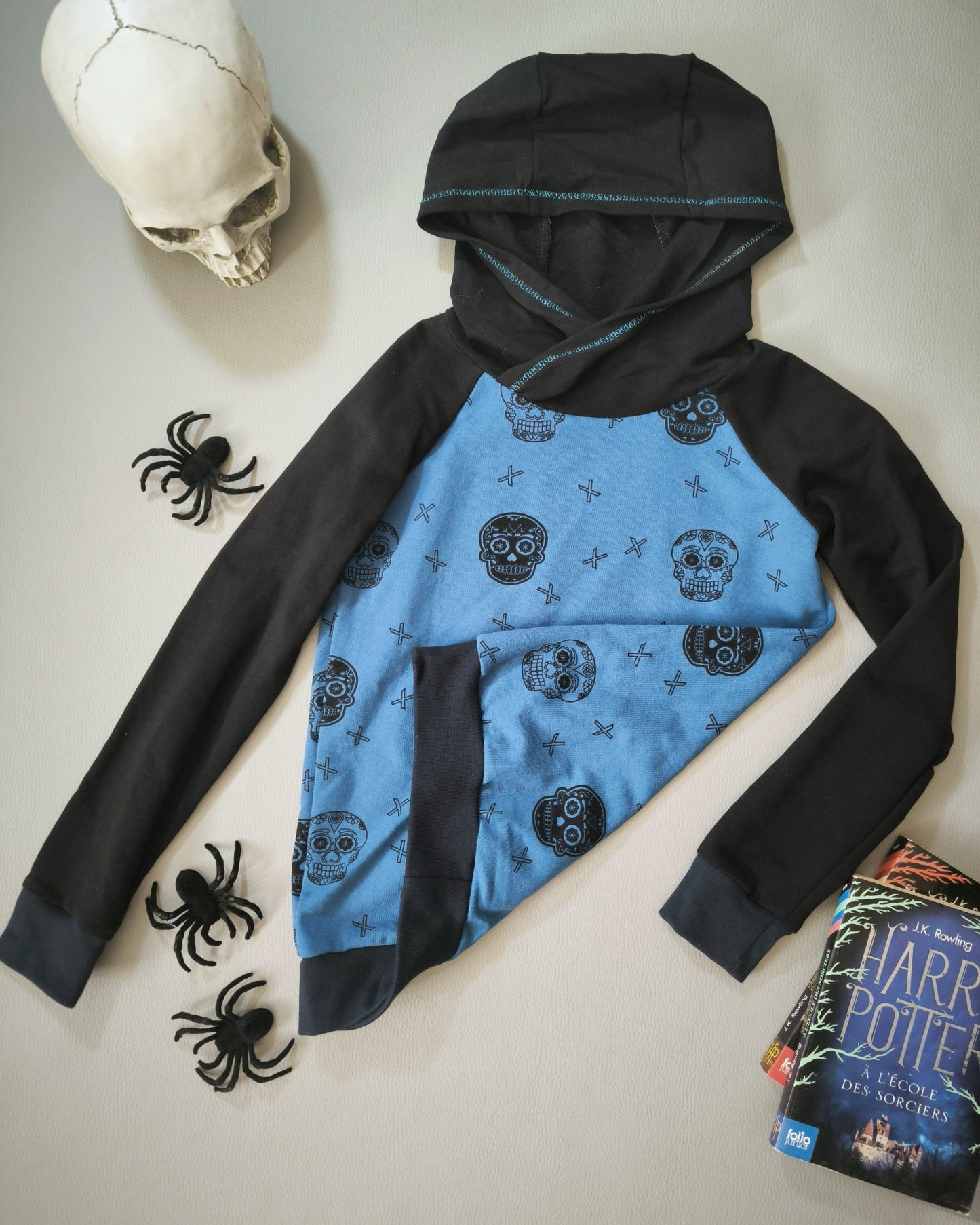 Sweat bleu crânes T.6ans/116 cm