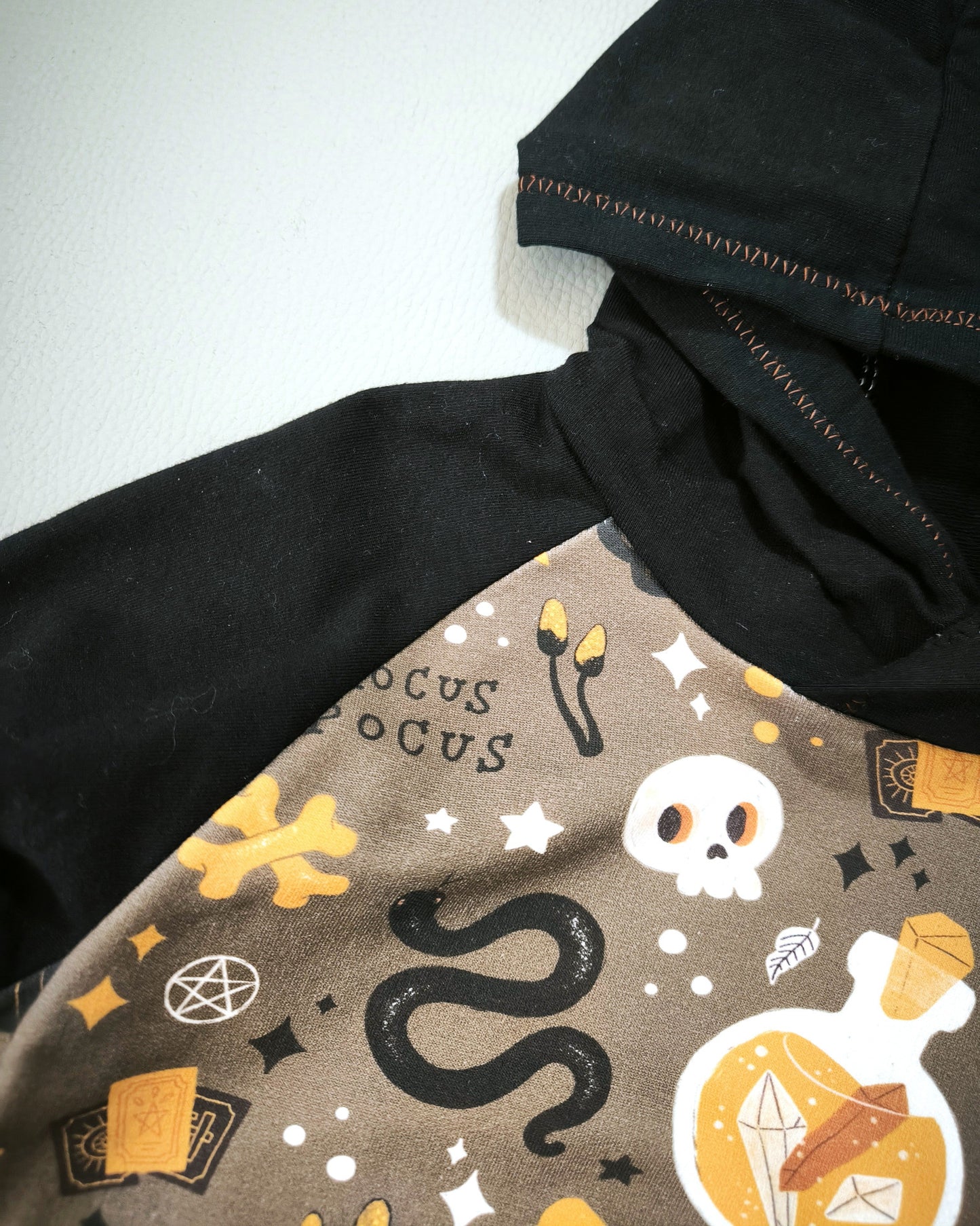 Sweat à capuche Hocus Pocus T.3 ans/98 cm