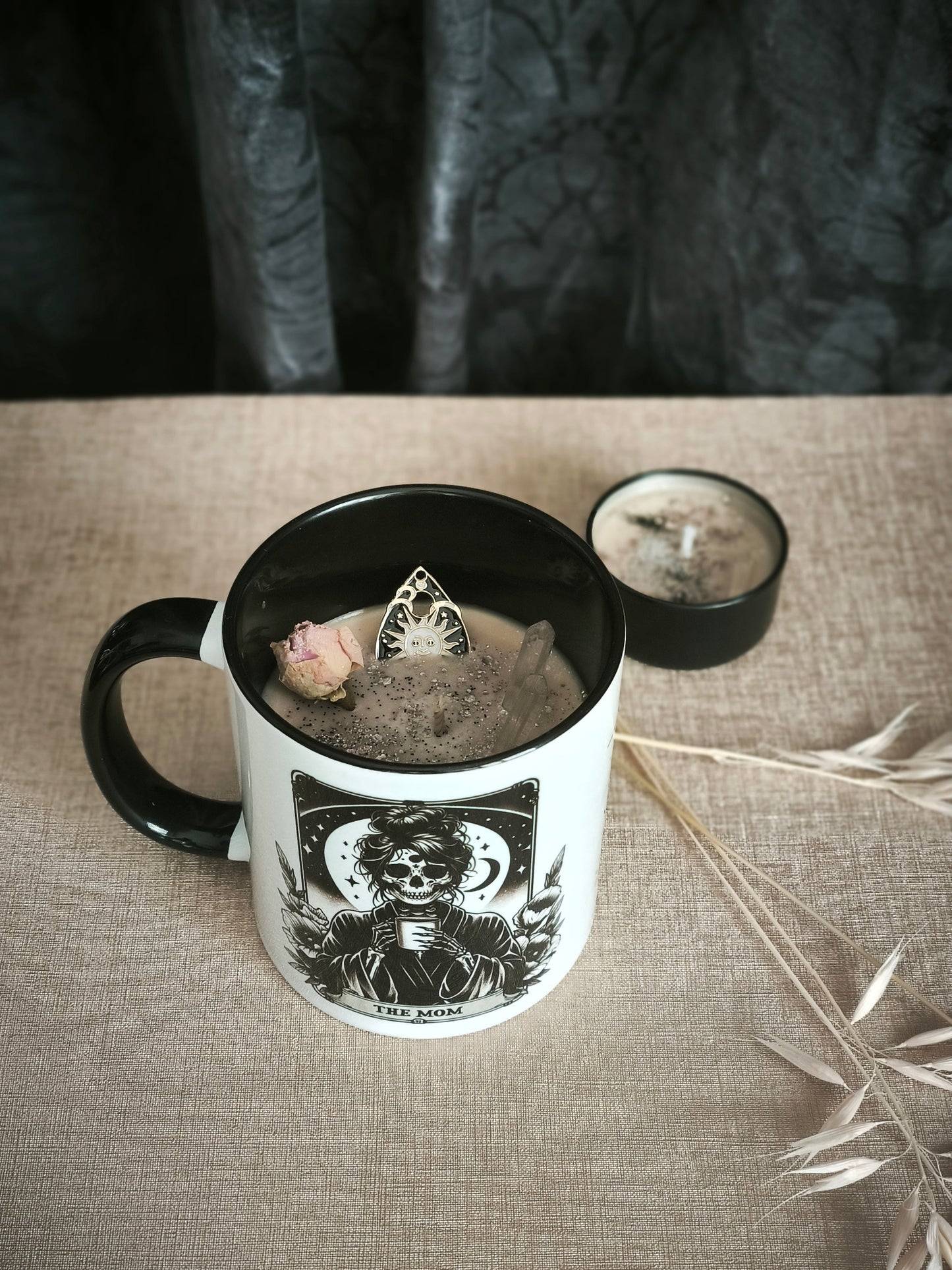 Bougie-tasse "la mère des ombres" - Édition Douceur & Intuition