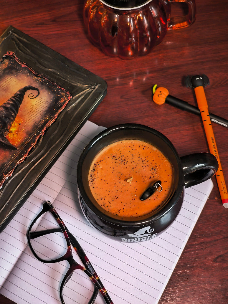 Les épices du chaudron – Bougie parfumée en tasse chaudron