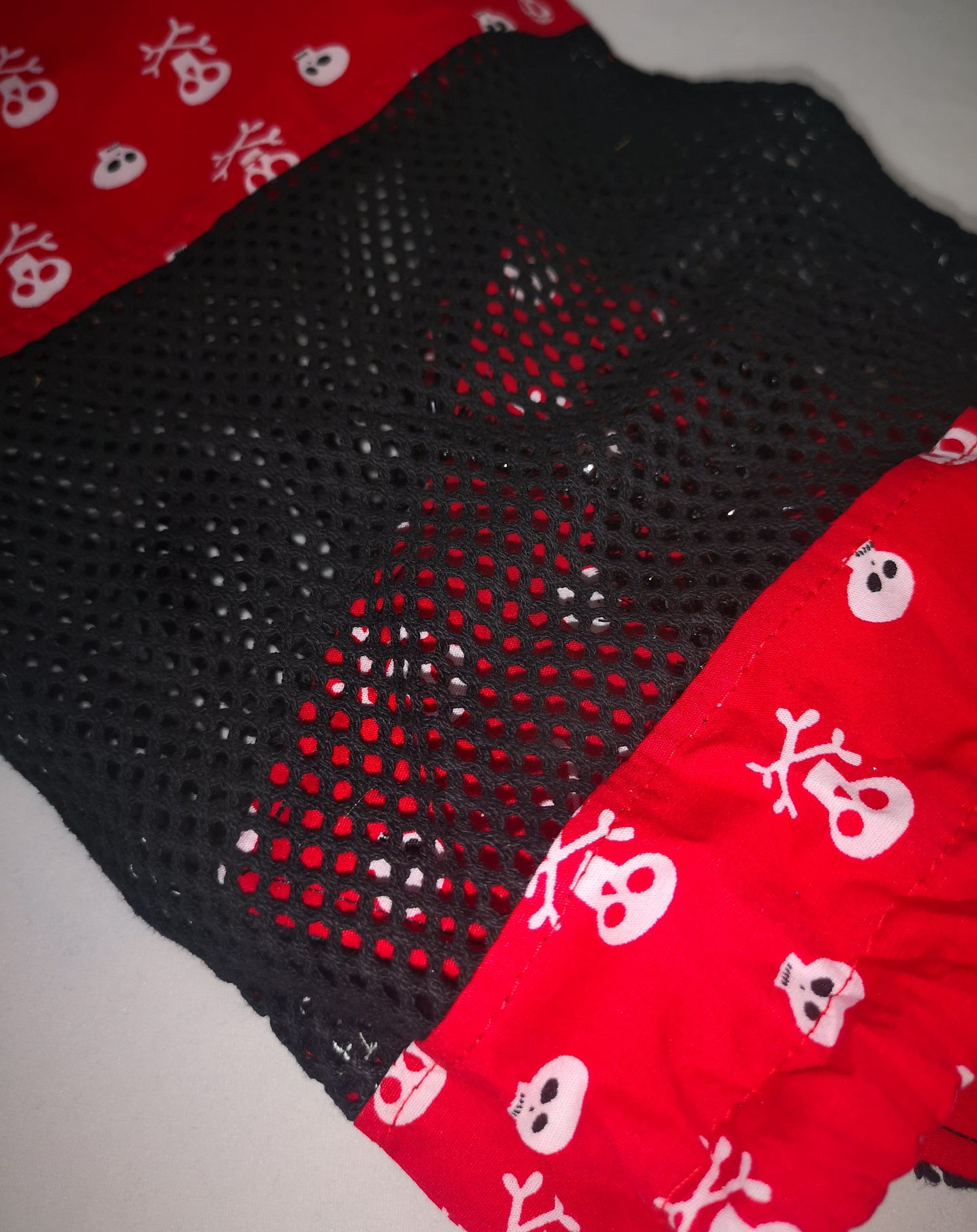 Trio bavoir, lingettes et filet Pirate rouge