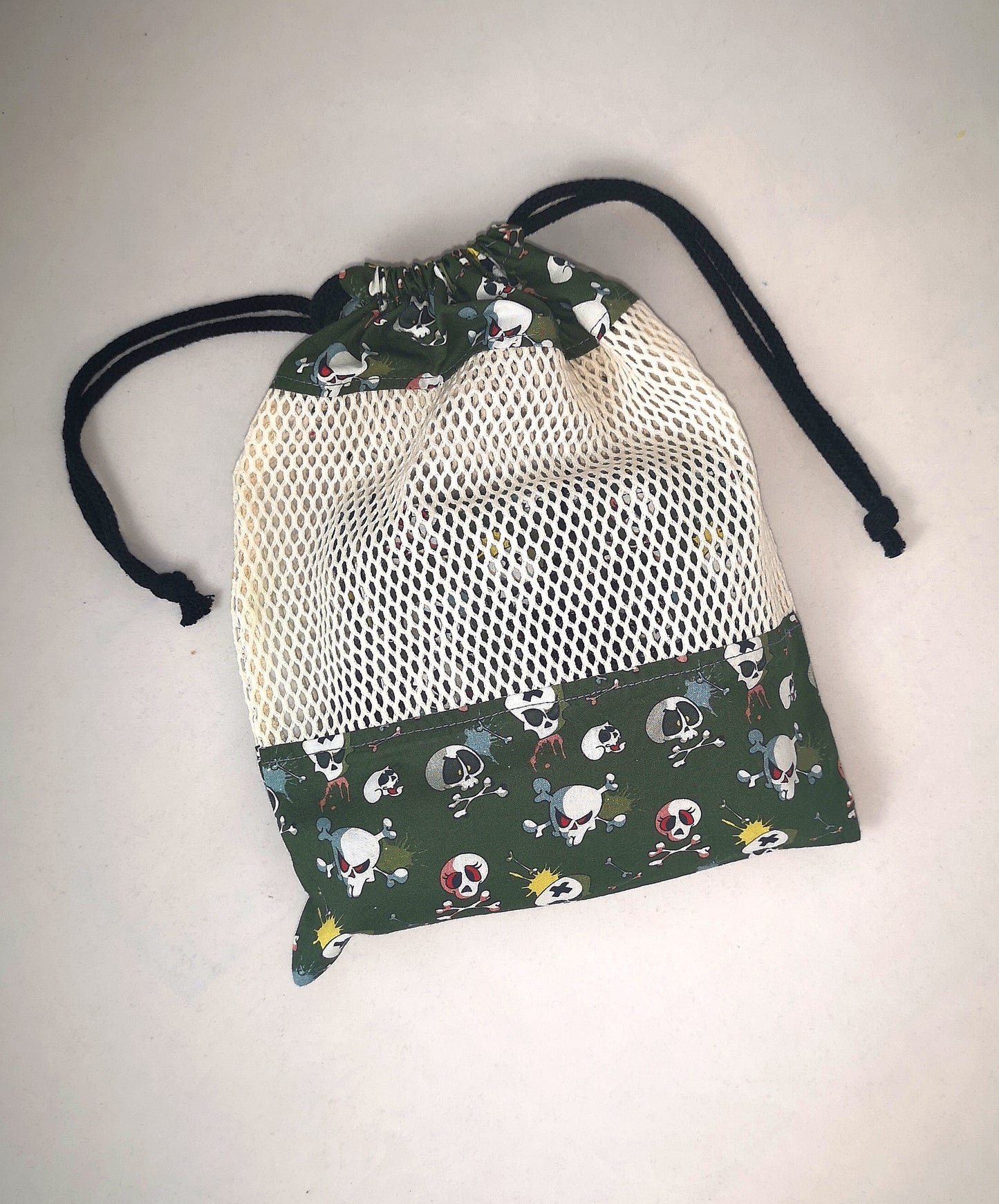 Trio Bavoir, lingettes et filet tag et crânes