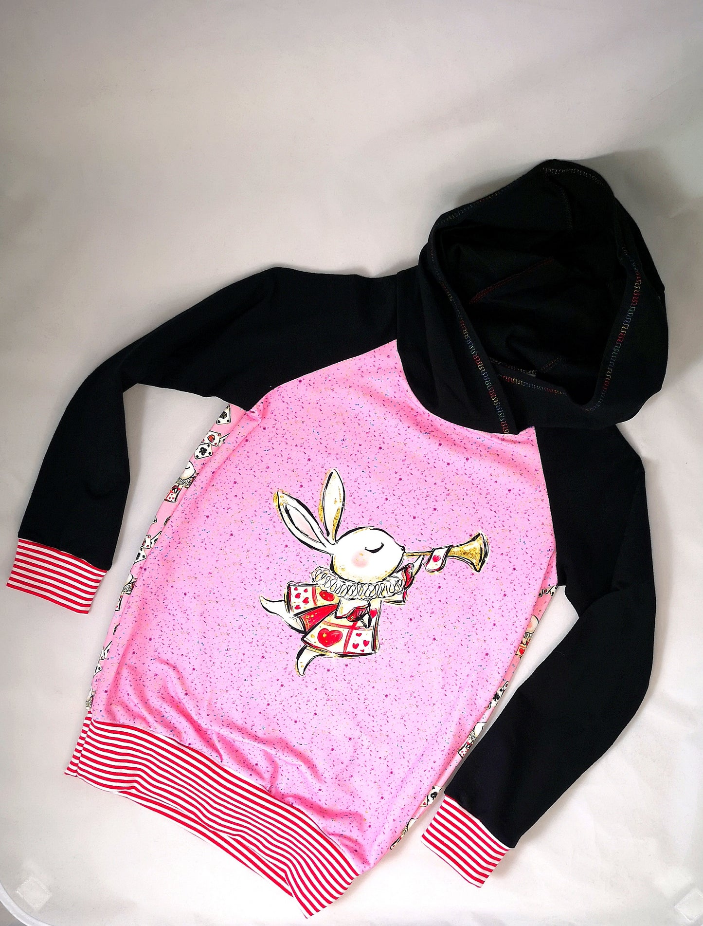 Sweat L'appel du lapin blanc T.8ANS
