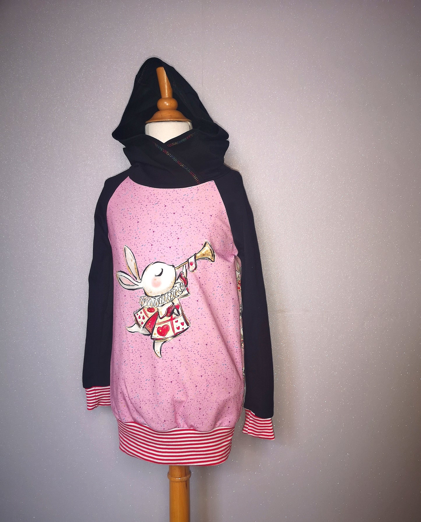 Sweat L'appel du lapin blanc T.8ANS