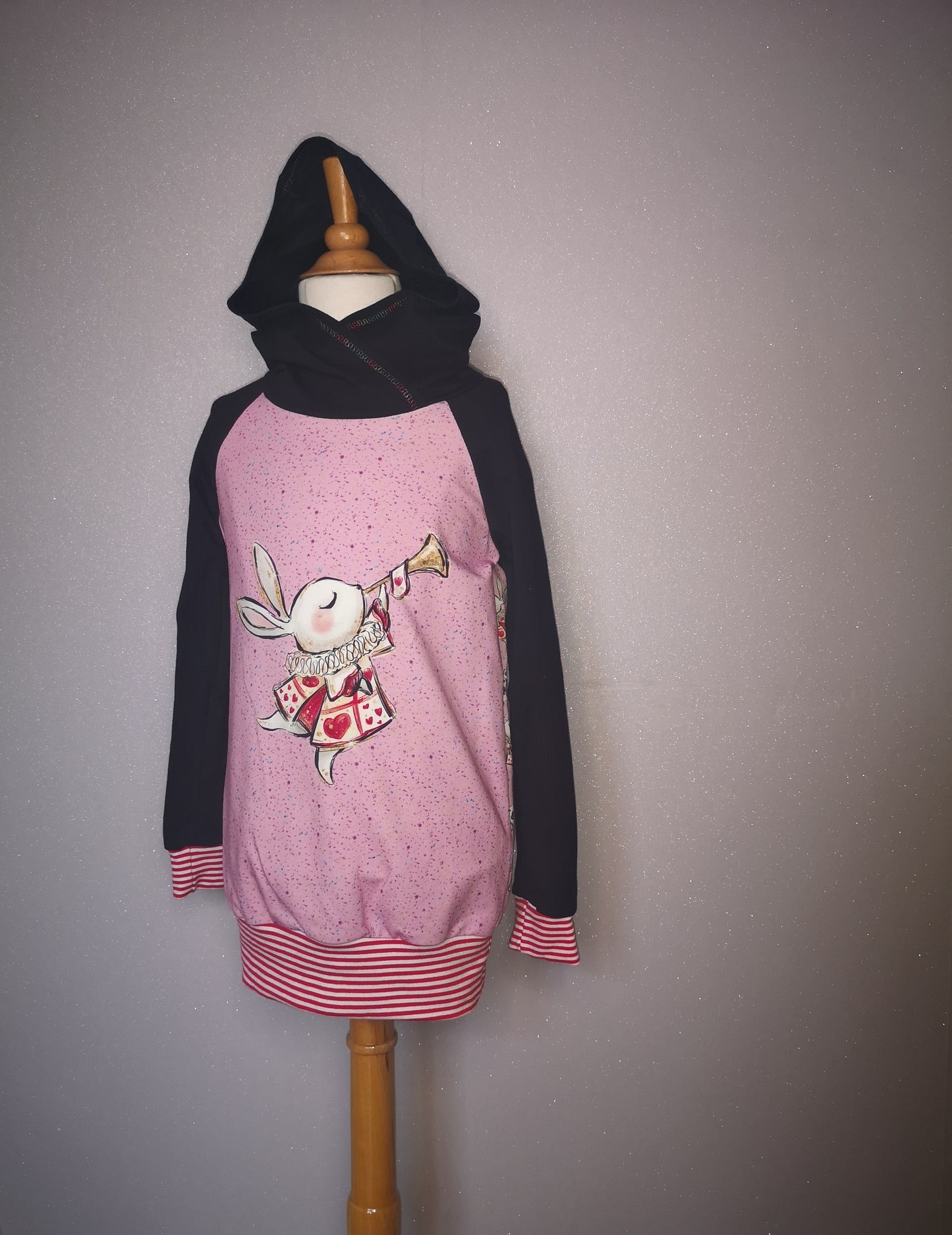 Sweat L'appel du lapin blanc T.8ANS