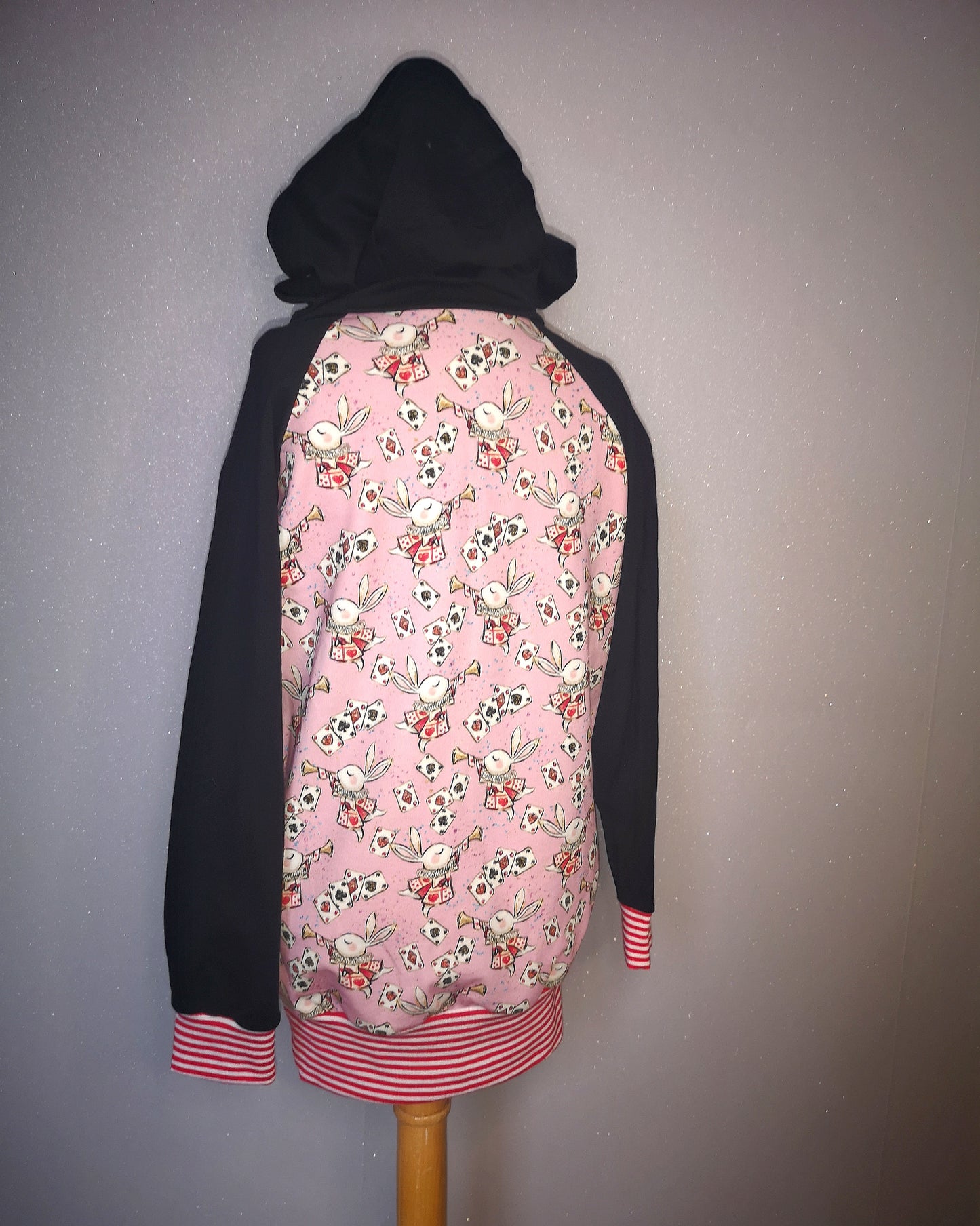Sweat L'appel du lapin blanc T.8ANS