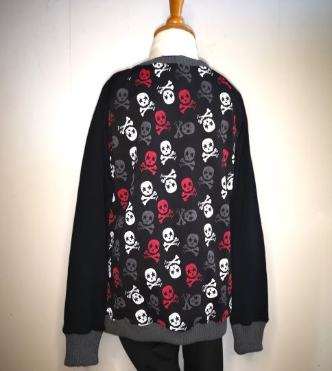 Sweat Têtes de mort T.10ans/140 cm
