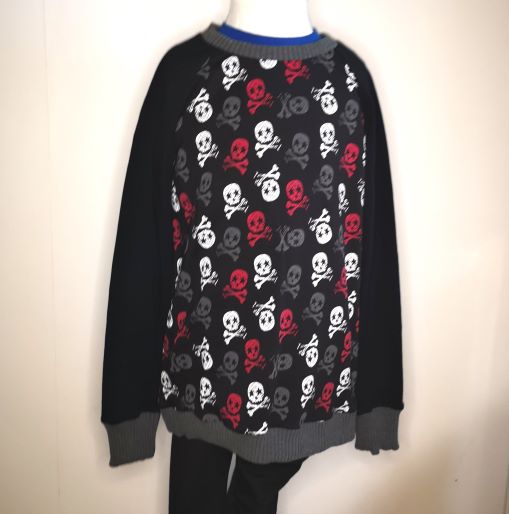 Sweat Têtes de mort T.10ans/140 cm