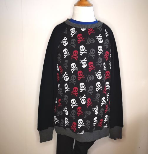 Sweat Têtes de mort T.10ans/140 cm