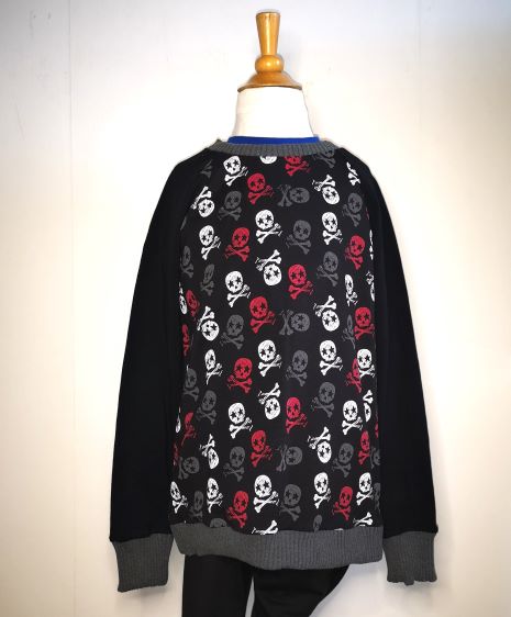Sweat Têtes de mort T.10ans/140 cm