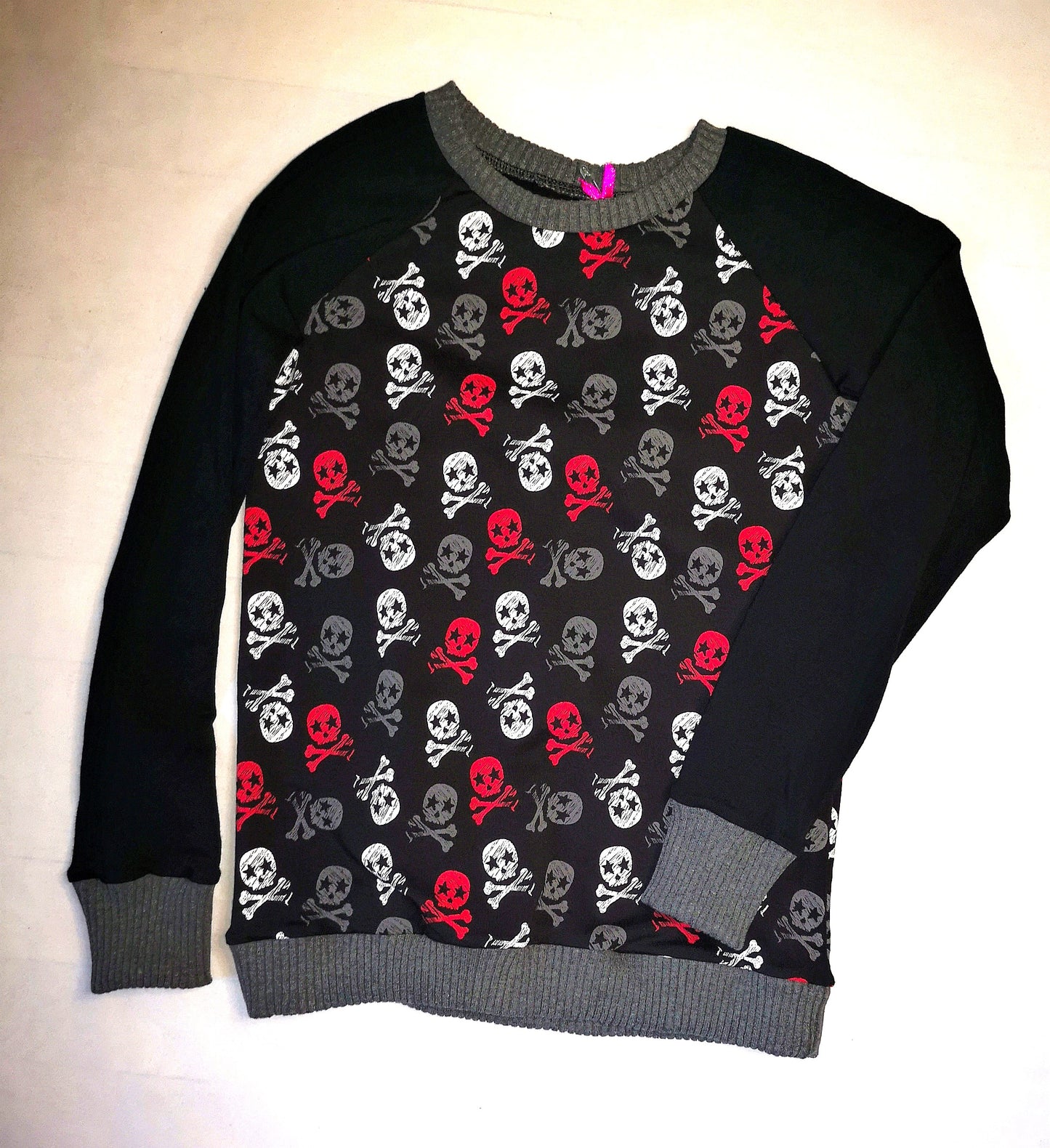 Sweat Têtes de mort T.10ans/140 cm